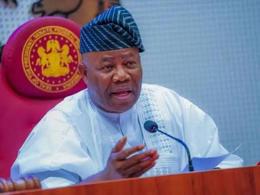 Akpabio Swears In Four New Senators After By-Elections